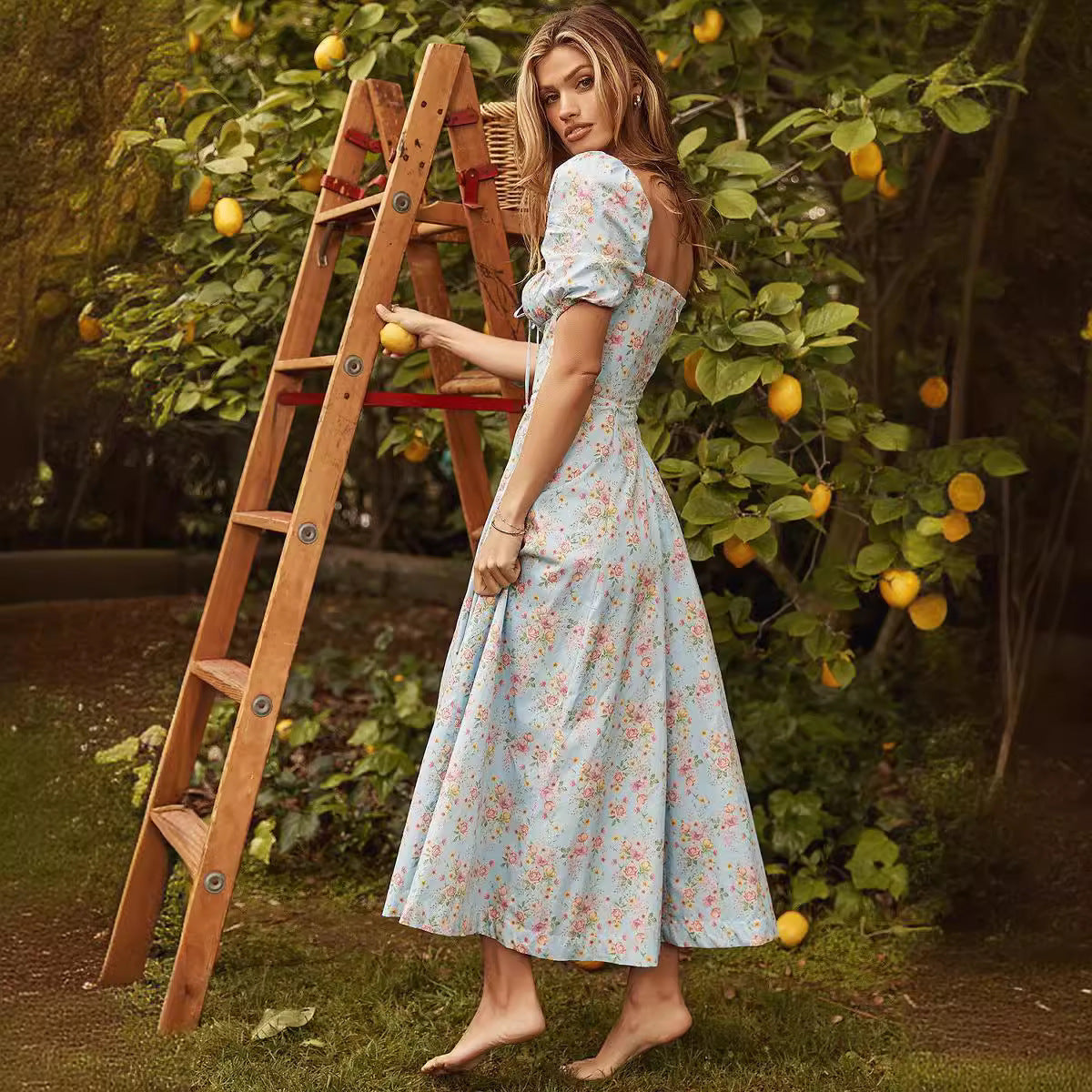 Vestido Floral con Escote Cuadrado y Manga Abullonada