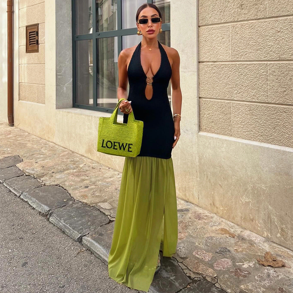 Vestido Largo con Recortes y Detalles Metálicos