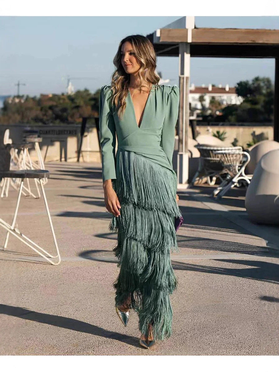 Vestido Largo Slim Fit con Escote V Profundo y Flecos
