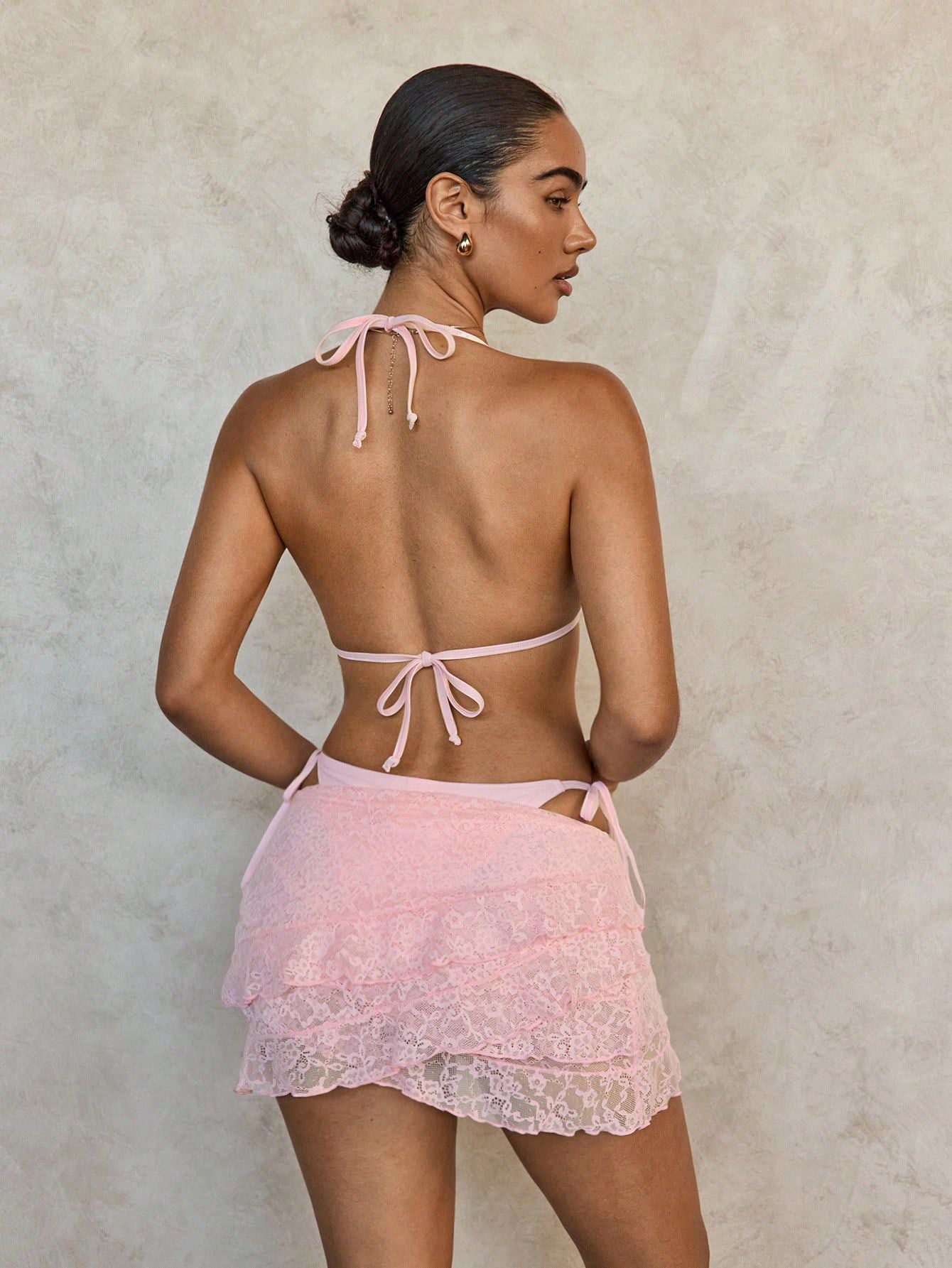 Traje de Baño de Tres Piezas con Falda de Encaje