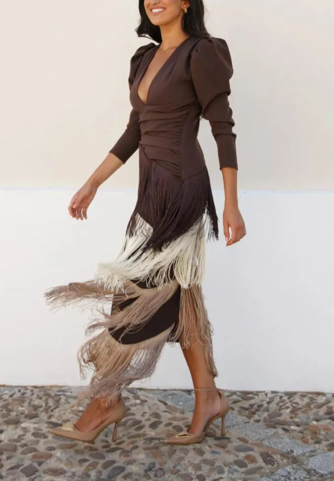 Vestido Largo Slim Fit con Escote V Profundo y Flecos