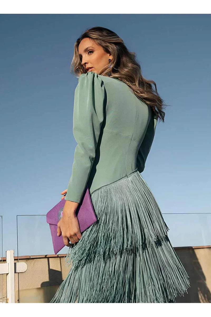 Vestido Largo Slim Fit con Escote V Profundo y Flecos